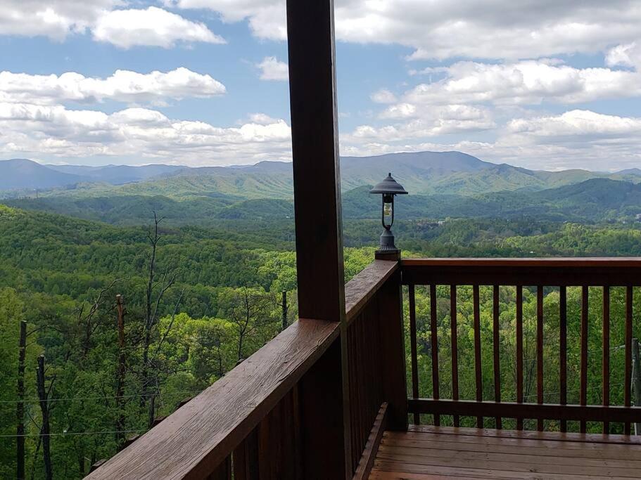 Вилла Yogi'S Den: Breathtaking Views! 3 Min To Dollywood, On 1 Acre! Севьервилл Экстерьер фото
