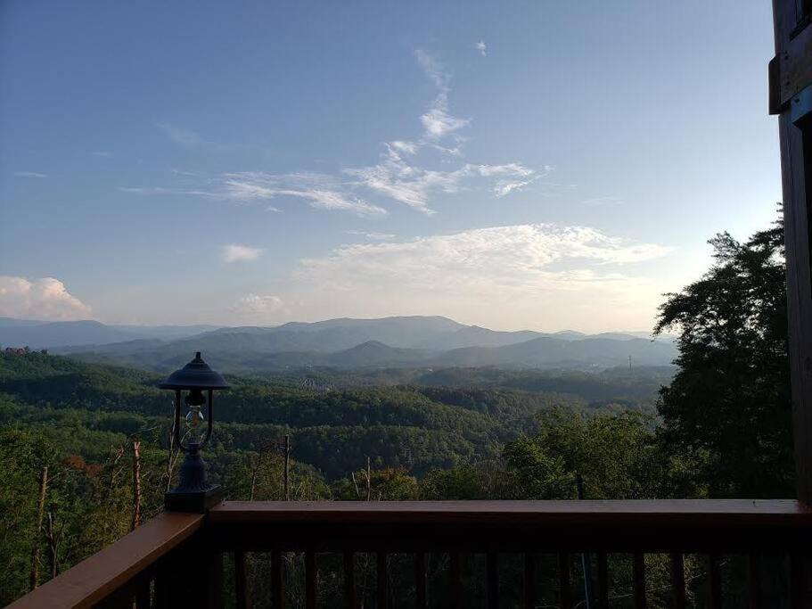 Вилла Yogi'S Den: Breathtaking Views! 3 Min To Dollywood, On 1 Acre! Севьервилл Экстерьер фото