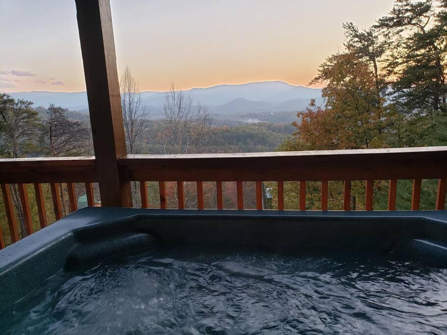 Вилла Yogi'S Den: Breathtaking Views! 3 Min To Dollywood, On 1 Acre! Севьервилл Экстерьер фото