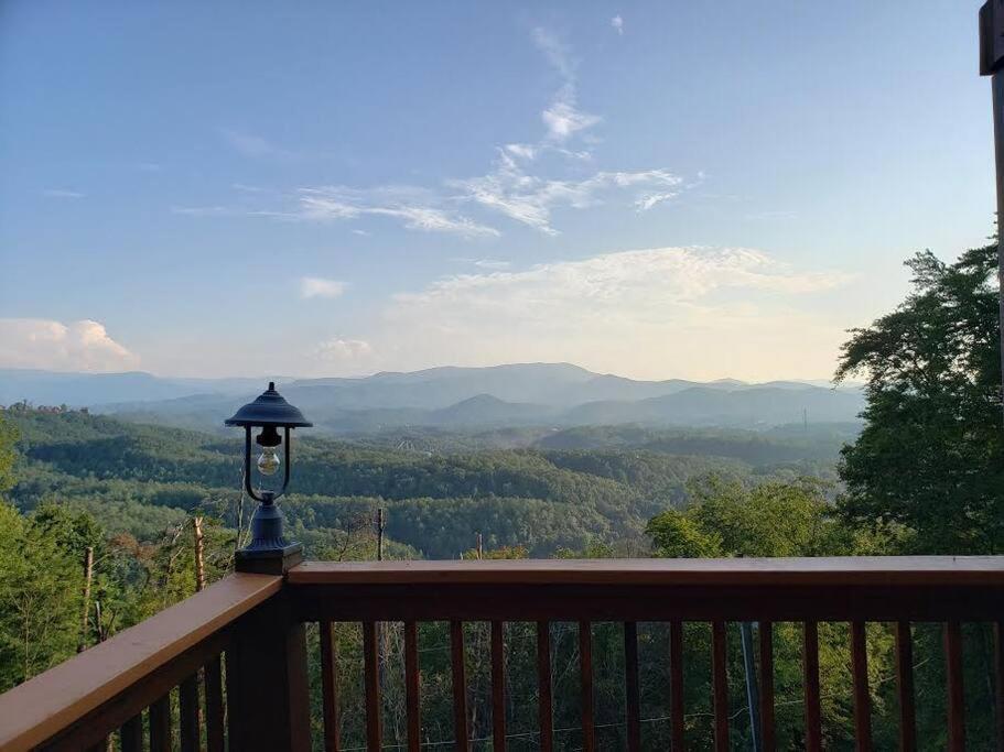 Вилла Yogi'S Den: Breathtaking Views! 3 Min To Dollywood, On 1 Acre! Севьервилл Экстерьер фото