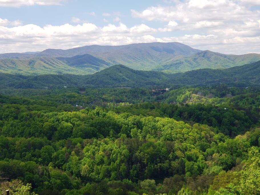 Вилла Yogi'S Den: Breathtaking Views! 3 Min To Dollywood, On 1 Acre! Севьервилл Экстерьер фото