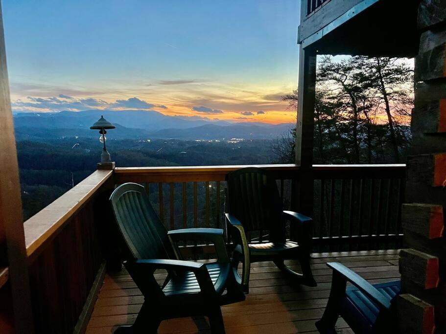 Вилла Yogi'S Den: Breathtaking Views! 3 Min To Dollywood, On 1 Acre! Севьервилл Экстерьер фото