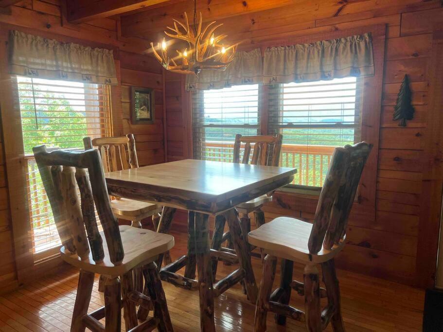 Вилла Yogi'S Den: Breathtaking Views! 3 Min To Dollywood, On 1 Acre! Севьервилл Экстерьер фото