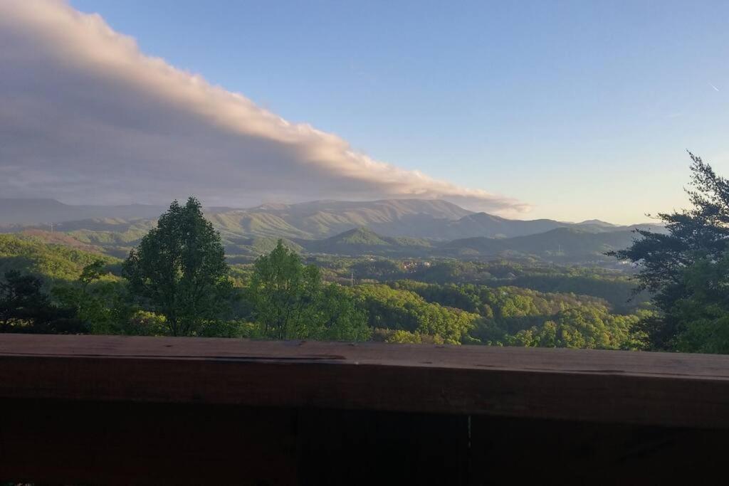 Вилла Yogi'S Den: Breathtaking Views! 3 Min To Dollywood, On 1 Acre! Севьервилл Экстерьер фото
