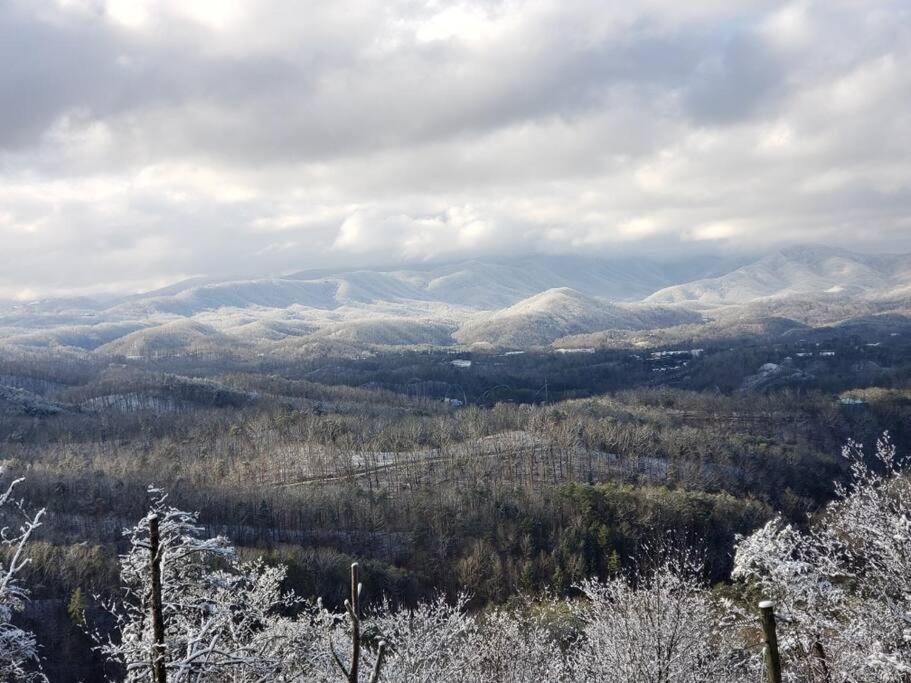 Вилла Yogi'S Den: Breathtaking Views! 3 Min To Dollywood, On 1 Acre! Севьервилл Экстерьер фото